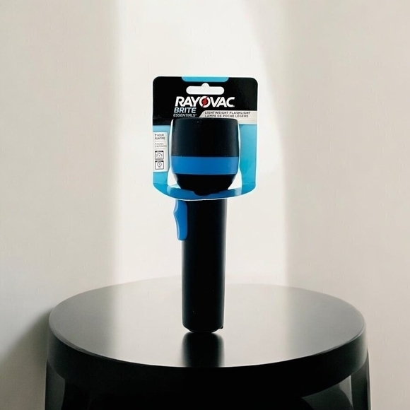 RAYOVAC Brite Essentials Flashlight 9 Lumens 75m Beam 7hr Runtime New - Picture 1 of 3